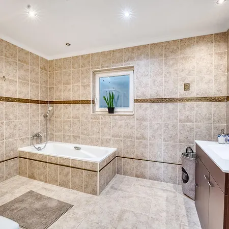 3077 Luxury With Pool And Views In Elviria, Villa *